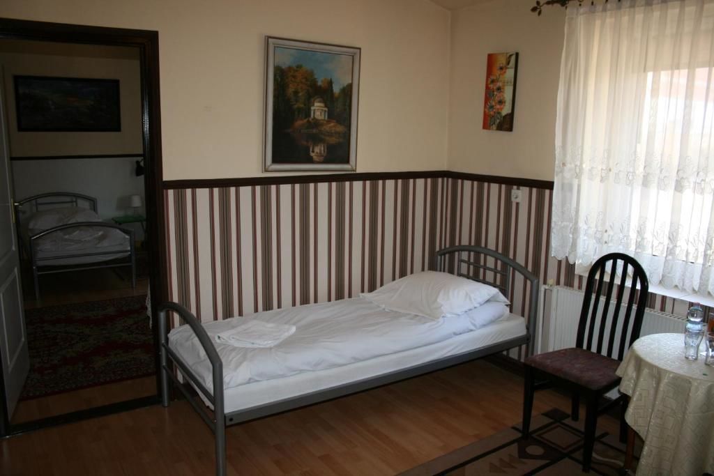 Отель Hotel Komfort Inn - Dwór Hubertus Пекары-Слёнске-55