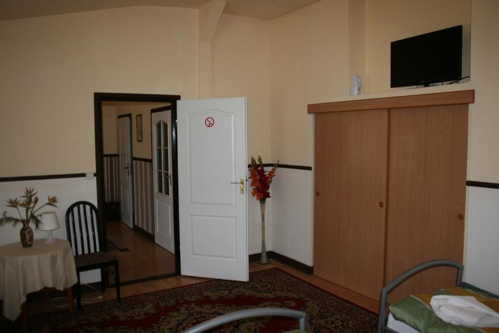 Отель Hotel Komfort Inn - Dwór Hubertus Пекары-Слёнске